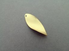 Hanger golvend blaadje mat goud (XA519)